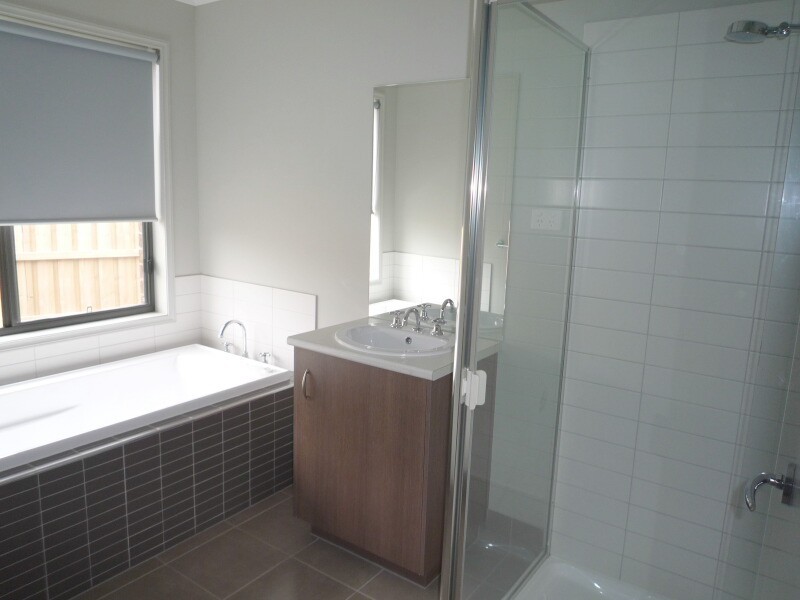 9 Amberley Drive, Pakenham VIC 3810