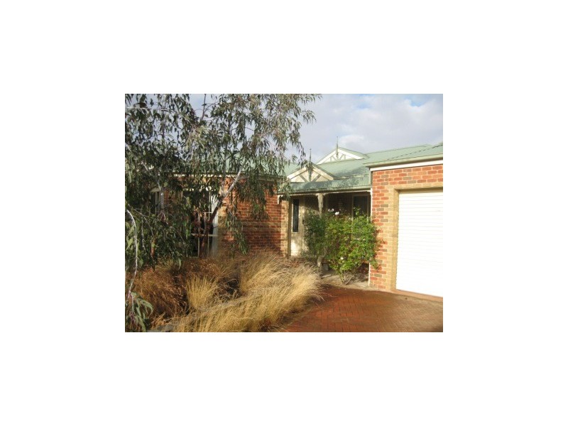 28 Mayfair Crescent, Narre Warren VIC 3805