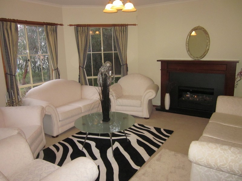 28 Mayfair Crescent, Narre Warren VIC 3805