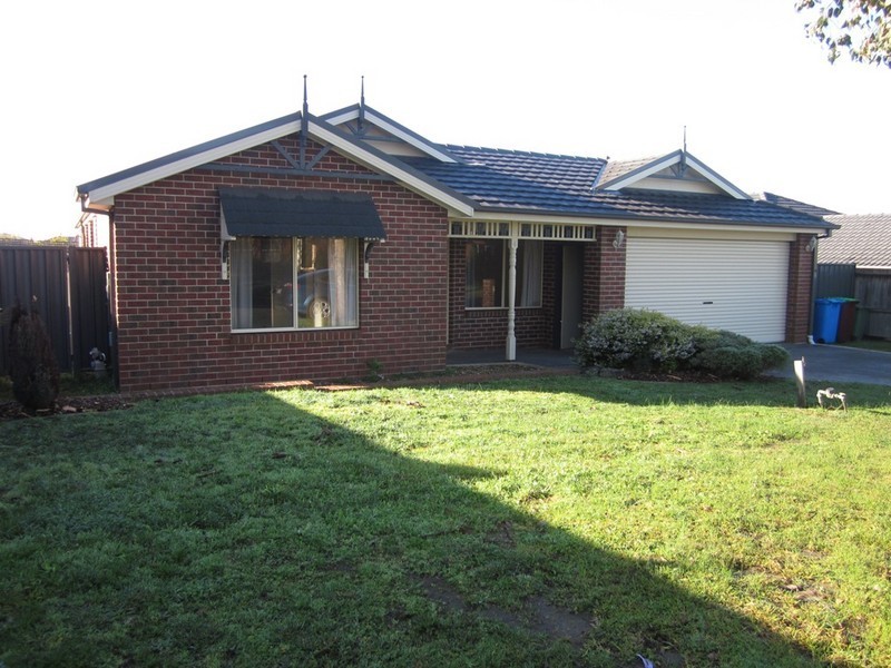 4 Canet Grove, Narre Warren South VIC 3805