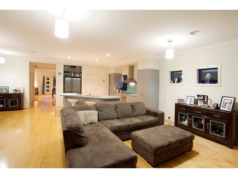 6 Cresta Court, Berwick VIC 3806