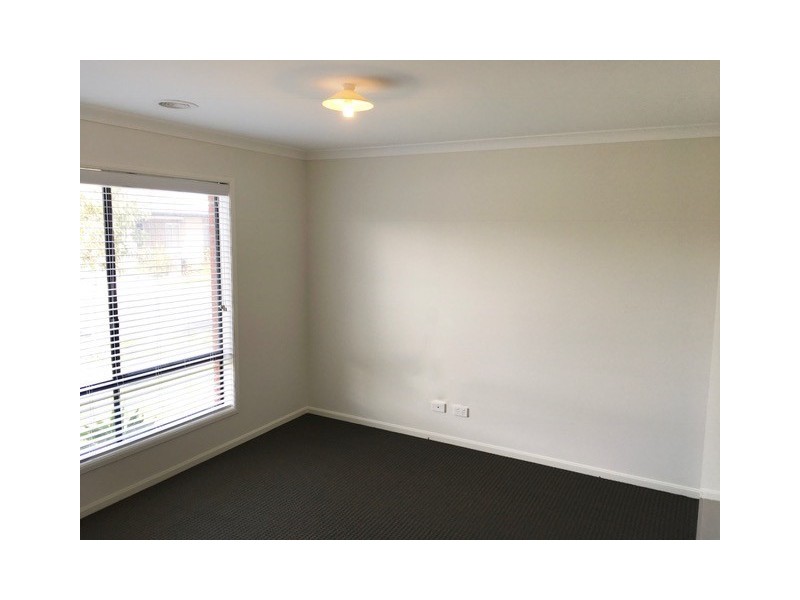 26 Rosina Drive, Officer VIC 3809