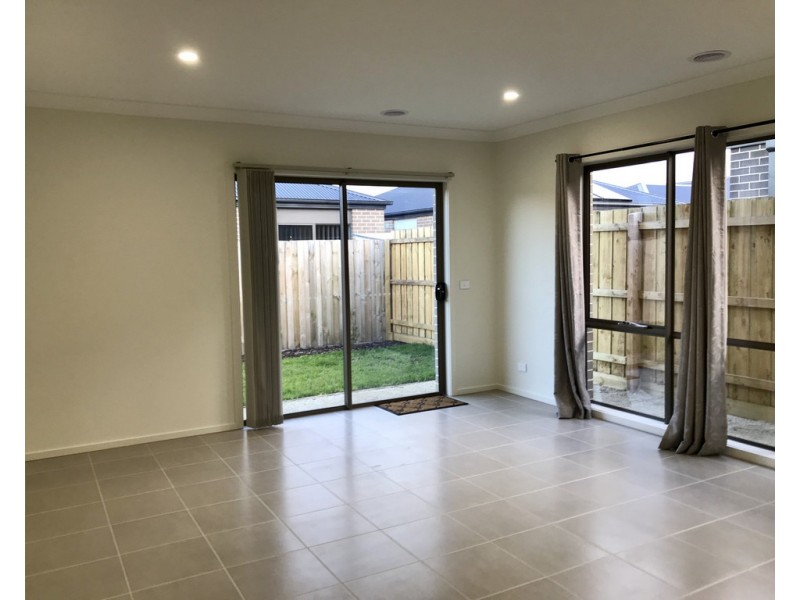 9 Ezra Crescent, Officer VIC 3809