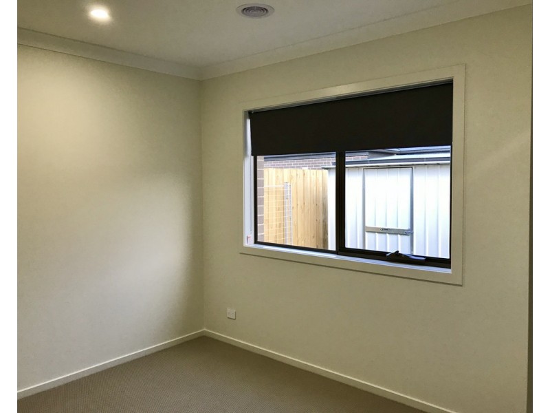 9 Ezra Crescent, Officer VIC 3809