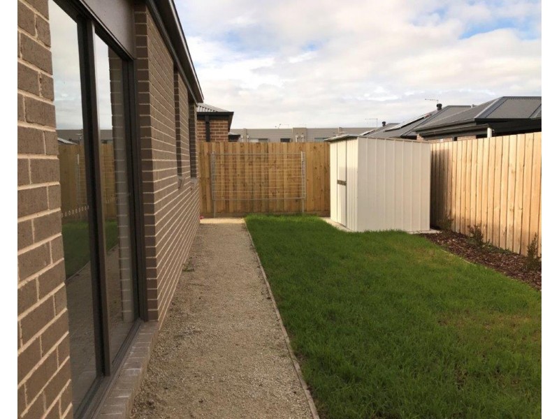 9 Ezra Crescent, Officer VIC 3809