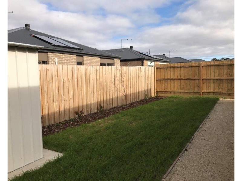 9 Ezra Crescent, Officer VIC 3809