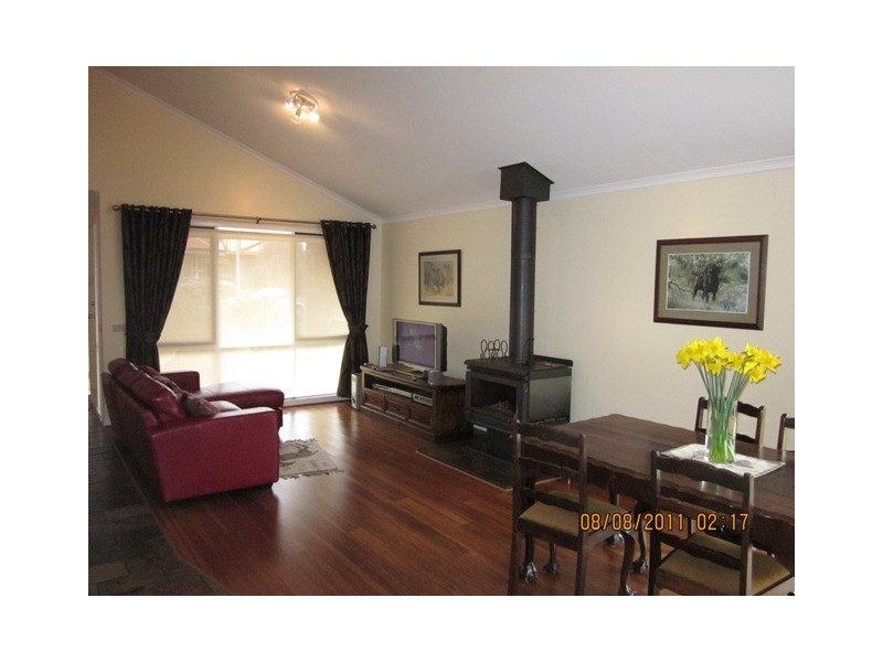 24 Royston Avenue, Berwick VIC 3806