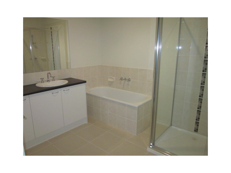 33 Ryelands Drive, Narre Warren VIC 3805