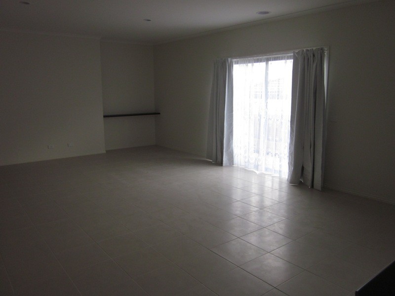 33 Ryelands Drive, Narre Warren VIC 3805