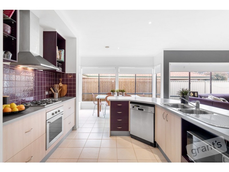 6 Frere Close, Pakenham VIC 3810