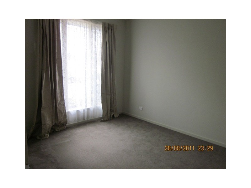 8 Joseph Banks Drive, Pakenham VIC 3810