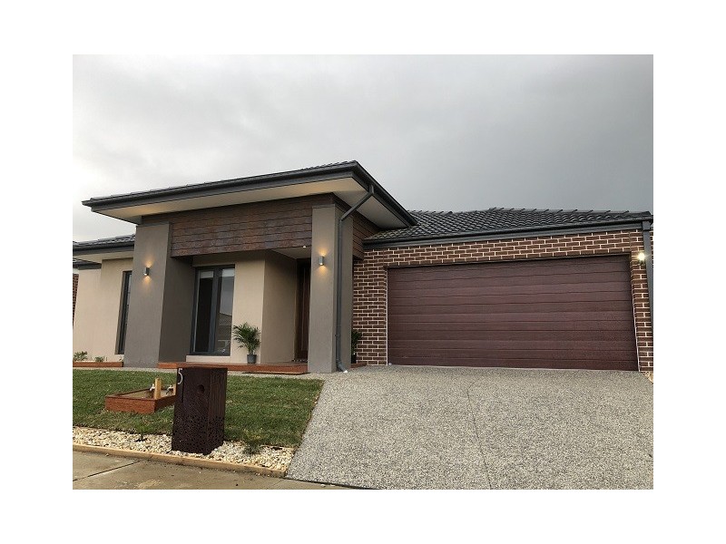 5 Arubi Avenue, Clyde North VIC 3978