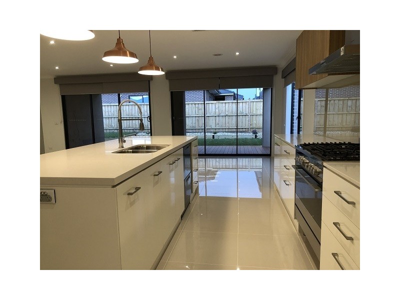 5 Arubi Avenue, Clyde North VIC 3978