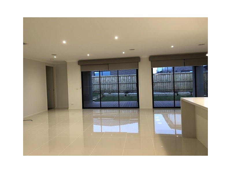 5 Arubi Avenue, Clyde North VIC 3978