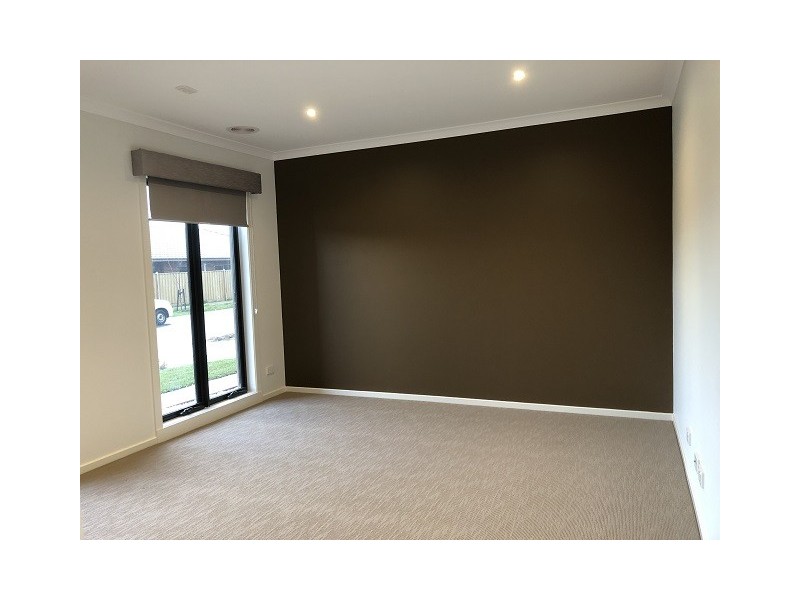 5 Arubi Avenue, Clyde North VIC 3978