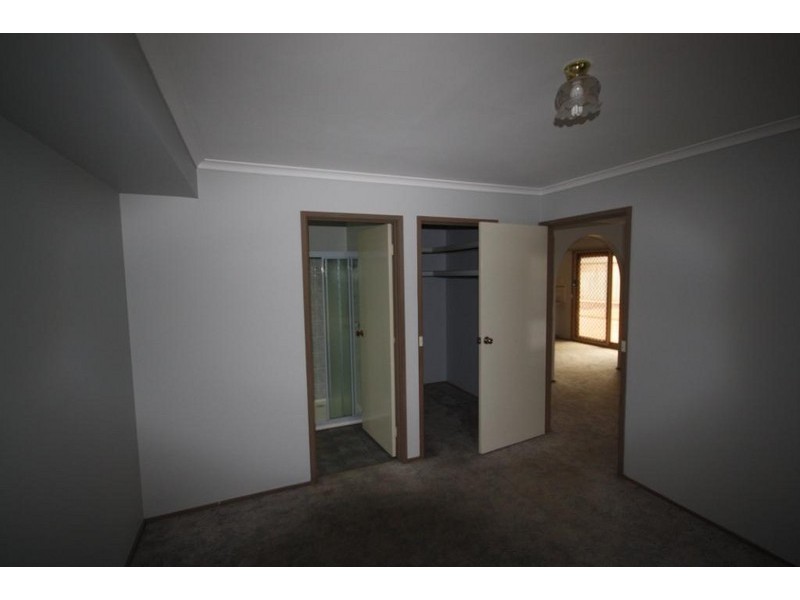 43 Barrington Drive, Pakenham VIC 3810