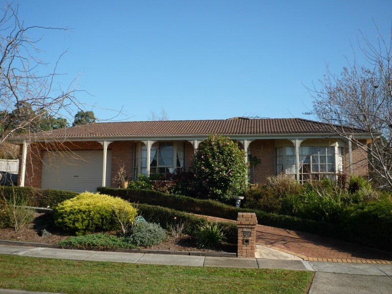 8 Bournevale Drive, Berwick VIC 3806
