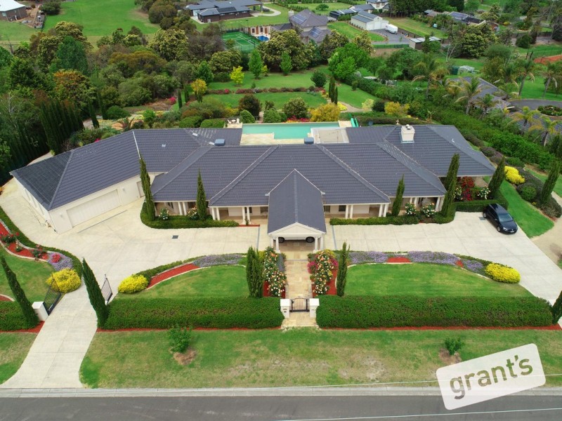 44-46 Caserta Drive, Berwick VIC 3806