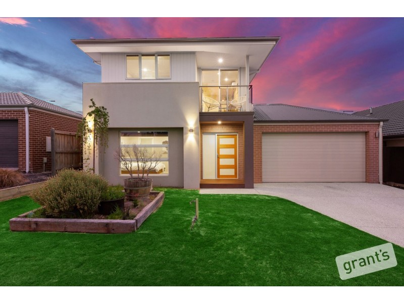 24 Hazelnut Boulevard, Berwick VIC 3806