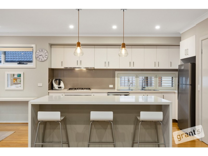 24 Hazelnut Boulevard, Berwick VIC 3806