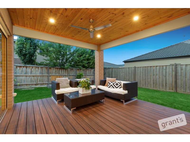 24 Hazelnut Boulevard, Berwick VIC 3806