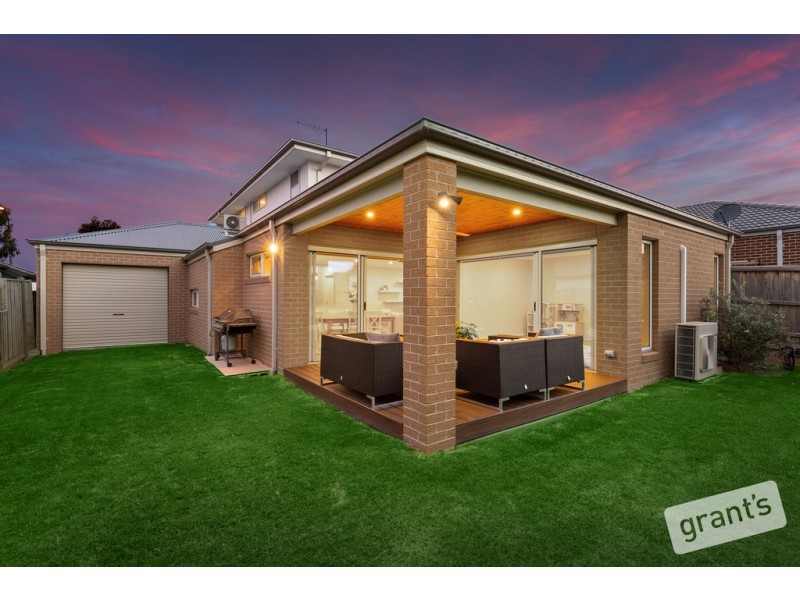 24 Hazelnut Boulevard, Berwick VIC 3806