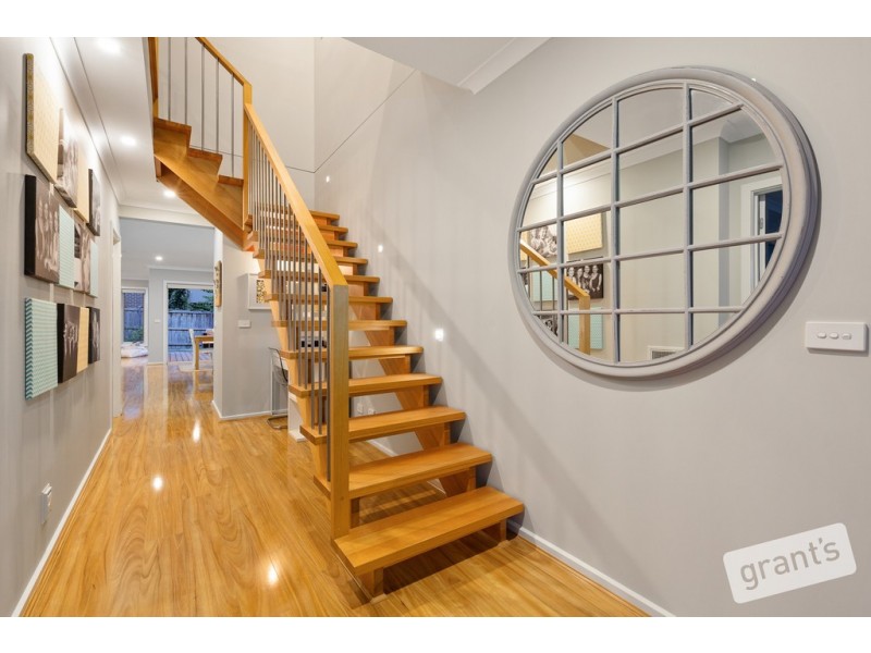 24 Hazelnut Boulevard, Berwick VIC 3806