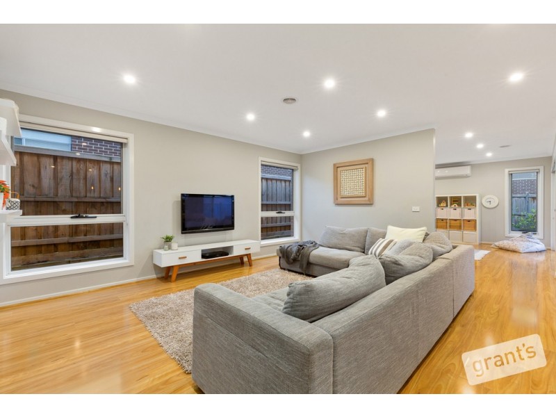 24 Hazelnut Boulevard, Berwick VIC 3806