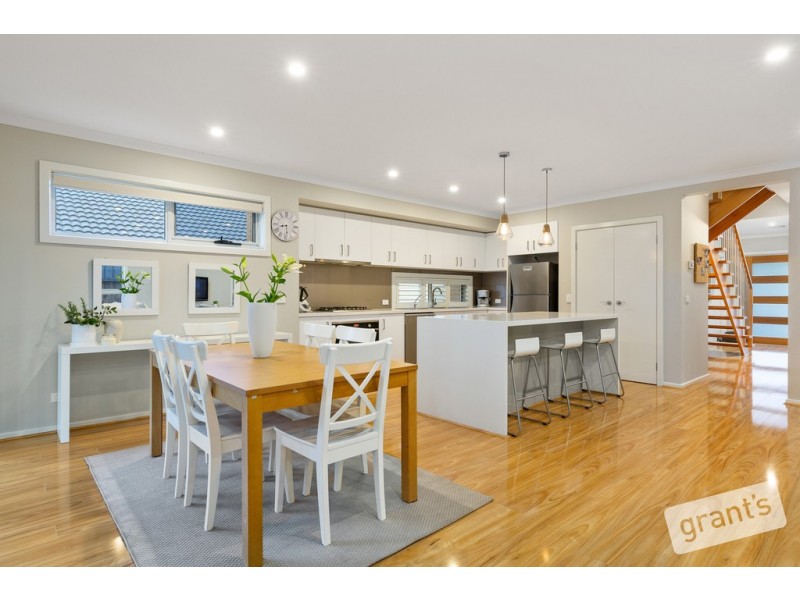 24 Hazelnut Boulevard, Berwick VIC 3806