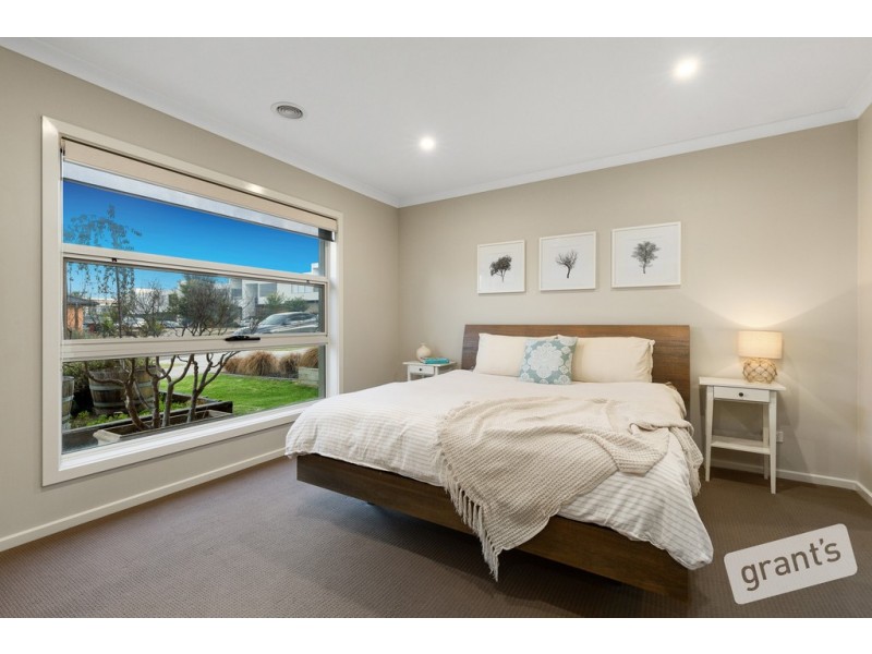 24 Hazelnut Boulevard, Berwick VIC 3806