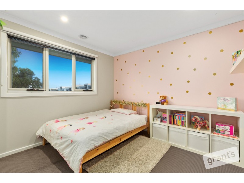 24 Hazelnut Boulevard, Berwick VIC 3806