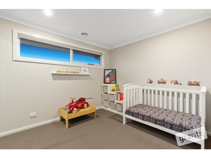 24 Hazelnut Boulevard, Berwick VIC 3806