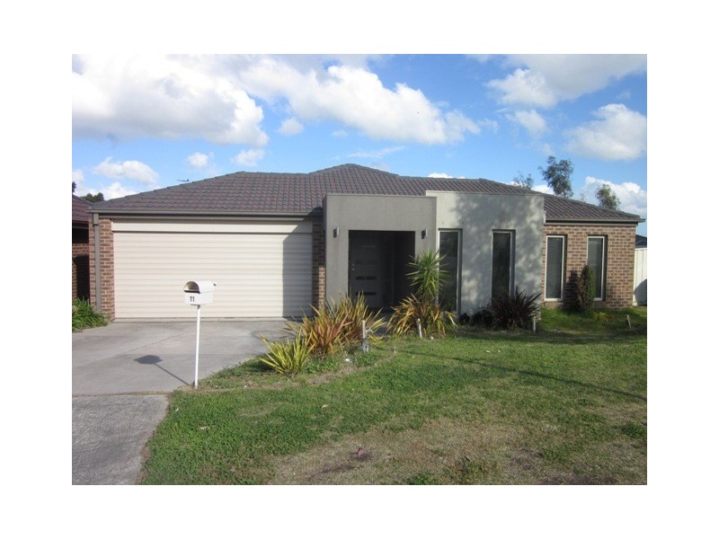 11 Azure Place, Narre Warren South VIC 3805