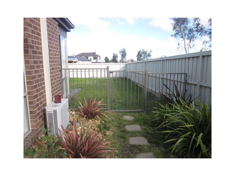 11 Azure Place, Narre Warren South VIC 3805