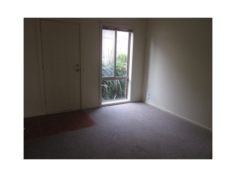 1/2-6 Jerilderie Drive, Berwick VIC 3806