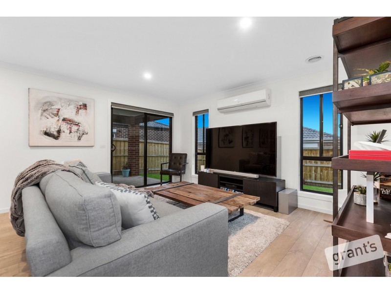 16 Bradman Drive, Cranbourne West VIC 3977