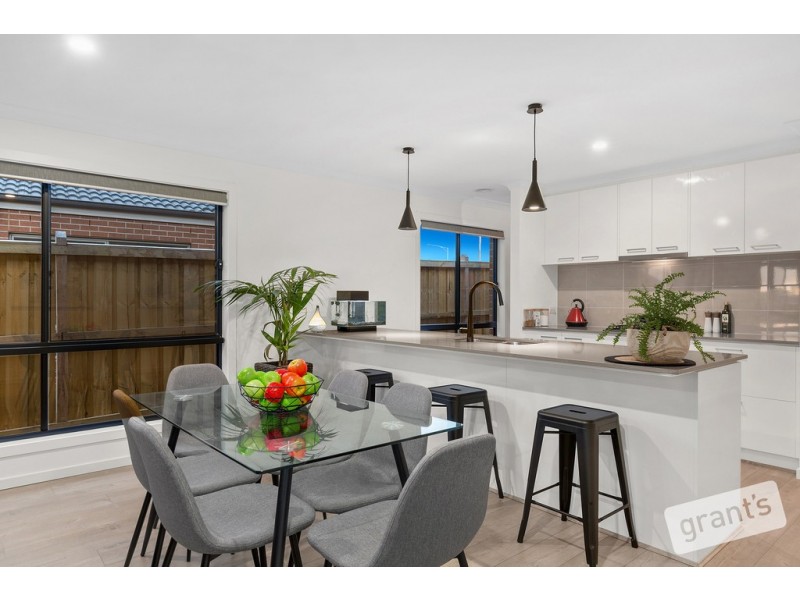 16 Bradman Drive, Cranbourne West VIC 3977