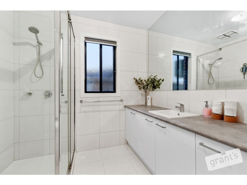 16 Bradman Drive, Cranbourne West VIC 3977