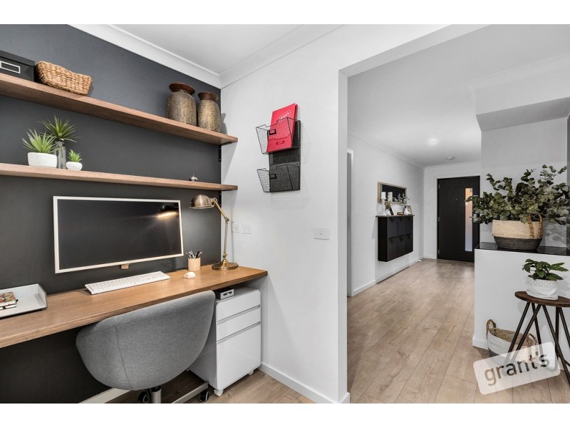 16 Bradman Drive, Cranbourne West VIC 3977