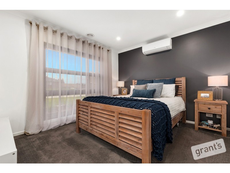 16 Bradman Drive, Cranbourne West VIC 3977