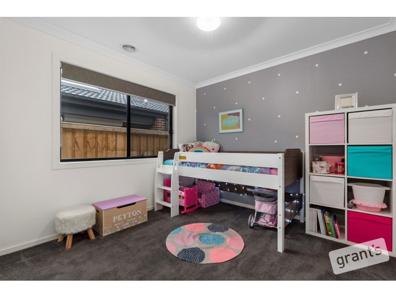 16 Bradman Drive, Cranbourne West VIC 3977