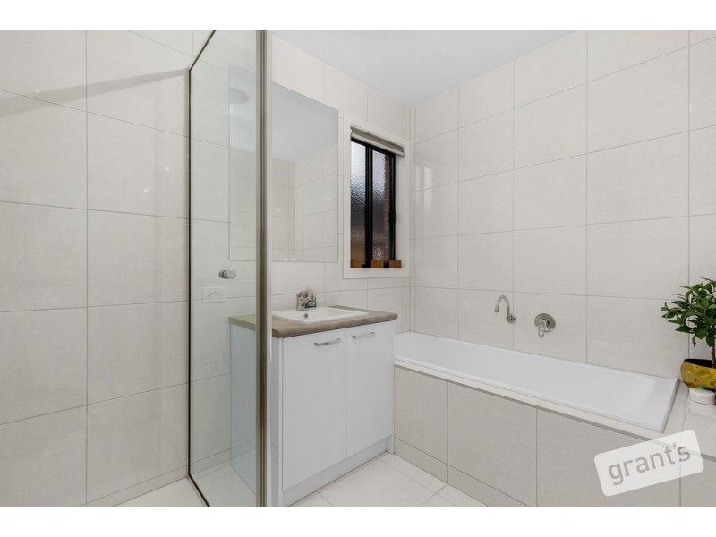 16 Bradman Drive, Cranbourne West VIC 3977