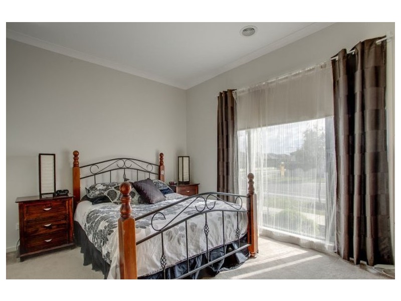 105 Selandra Boulevard, Clyde North VIC 3978