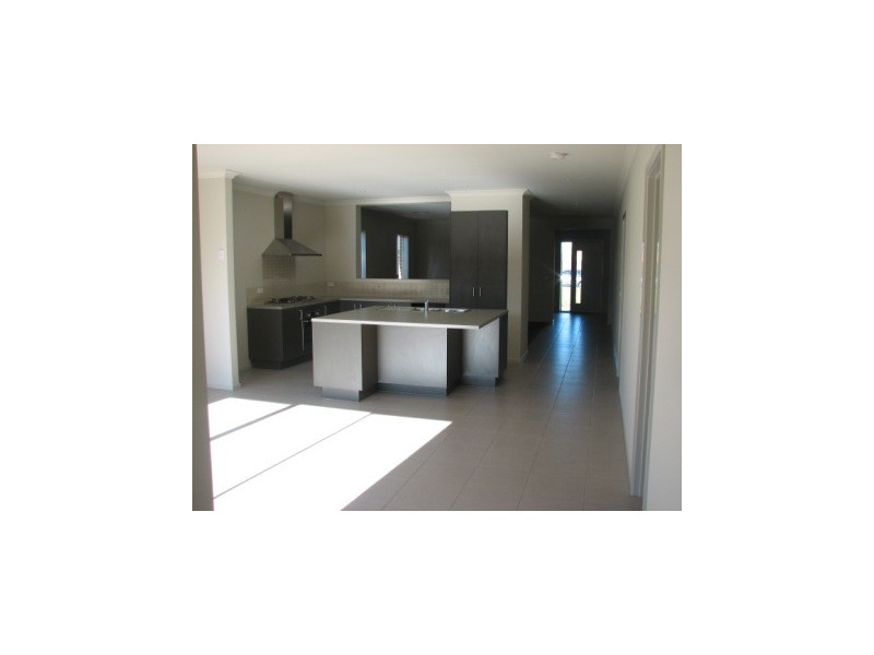 10 Meditate Lane, Cranbourne North VIC 3977
