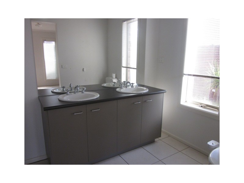 11 Azure Place, Narre Warren South VIC 3805