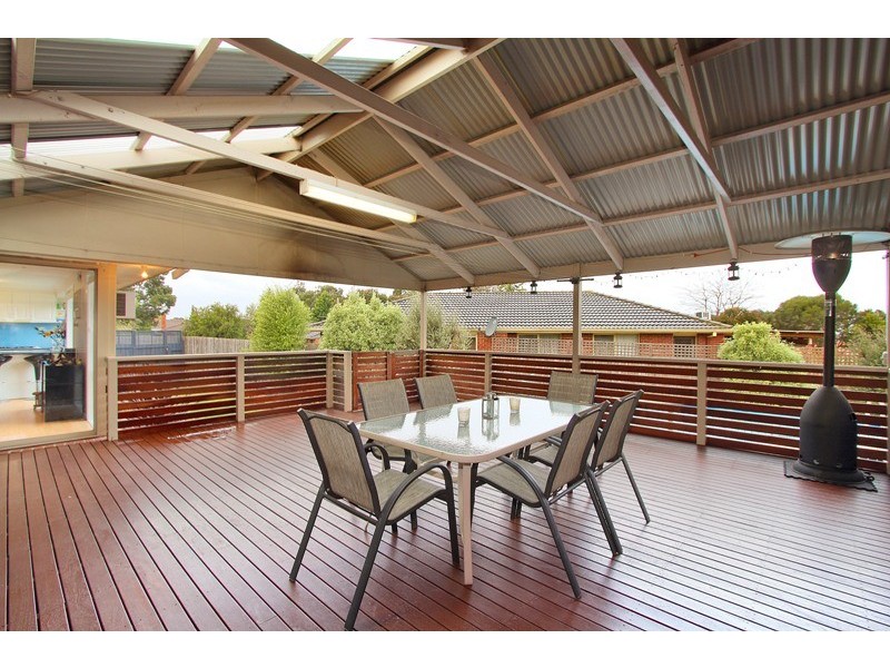 16 Bosco Close, Narre Warren VIC 3805