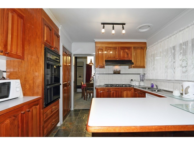 8 Fountain Drive, Narre Warren VIC 3805