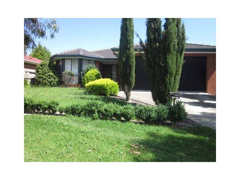 17 Strabane Way, Hampton Park VIC 3976