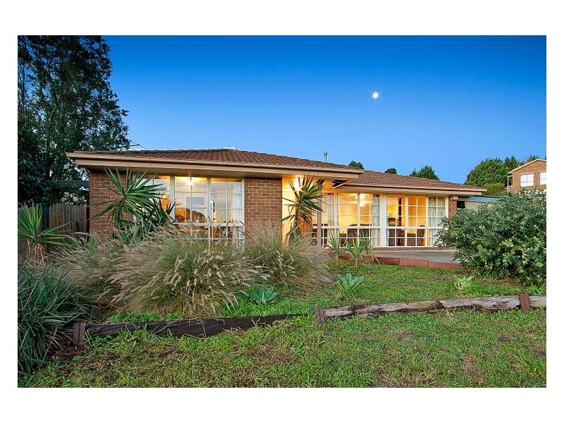77 Strathavan Drive, Berwick VIC 3806