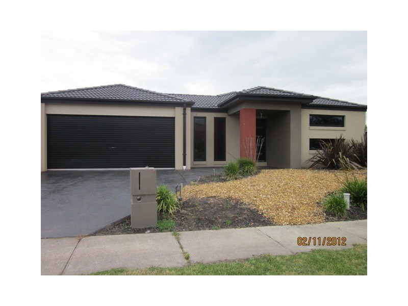 25 Adrian Drive, Pakenham VIC 3810